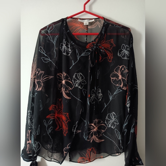 DIANE VON FURSTENBERG DVF Floral Silk Chiffon Toe Sleeve Wrap Blouse 6 - Picture 2 of 5